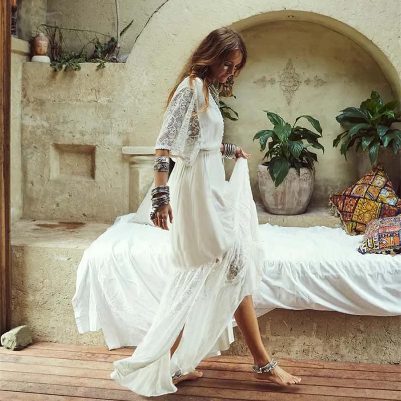 robe-blanche-élégante-avec-traîne